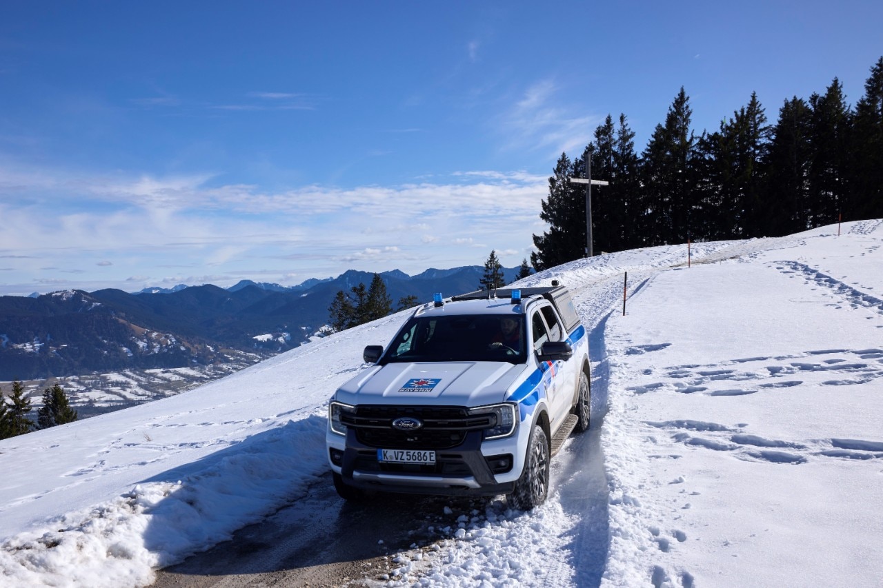 Reaching the summit cross with the Ford Ranger Plug-in Hybrid: The Bavarian Mountain Rescue Service is testing the electrified pickup truck as a test vehicle in alpine terrain